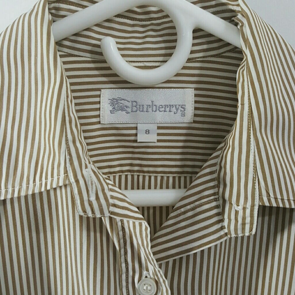 BURBERRYS  Brown and white button d…